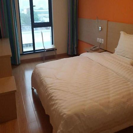 7 Days Inn Shanghai Minhang Dongchuan Road Jiaotong University Buitenkant foto