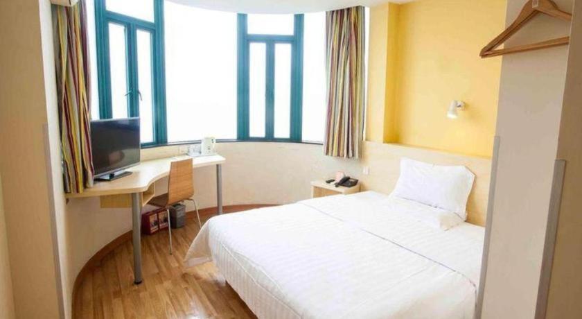 7 Days Inn Shanghai Minhang Dongchuan Road Jiaotong University Buitenkant foto